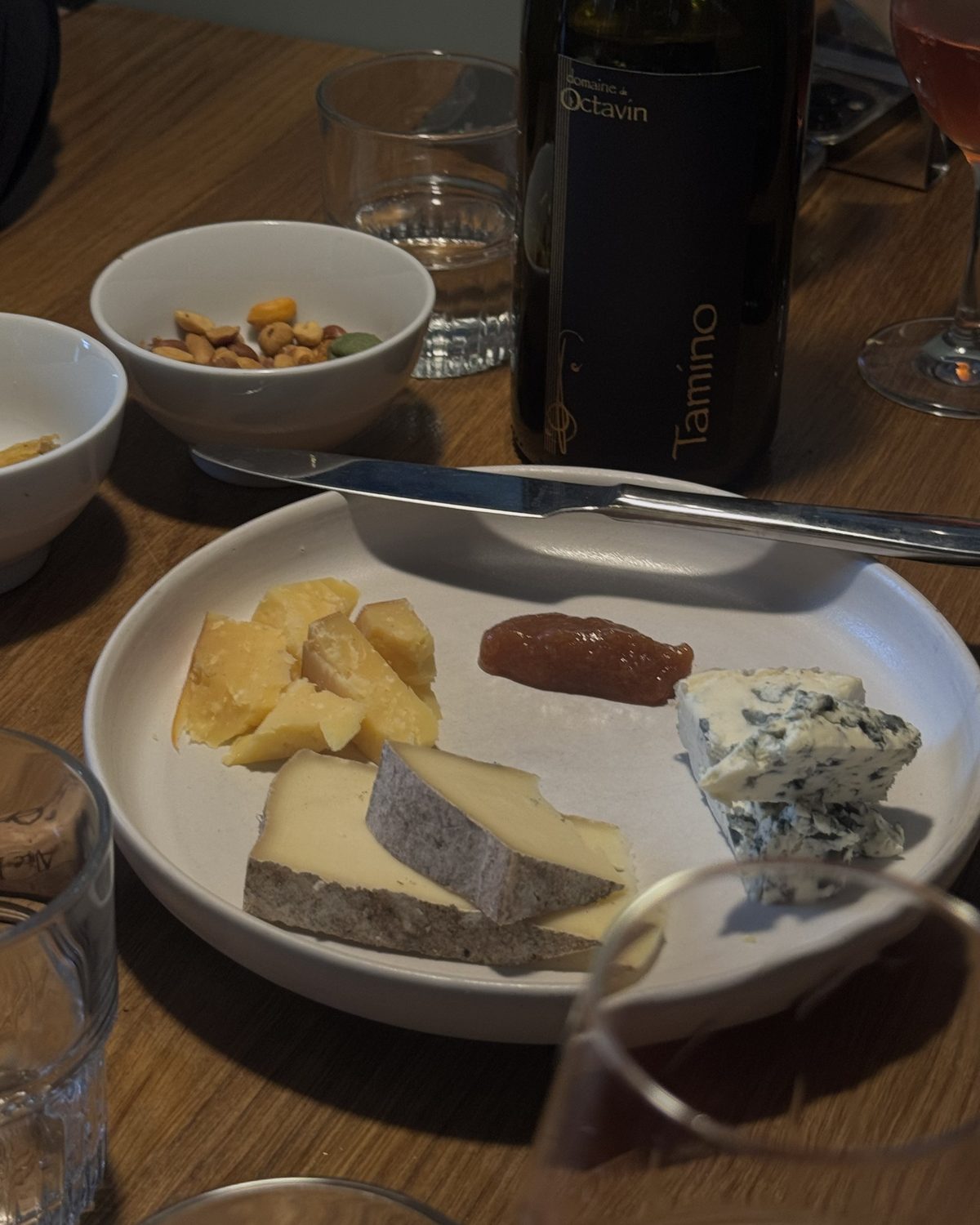 Kaasplankje en natuurwijn bij Zuiver Bar